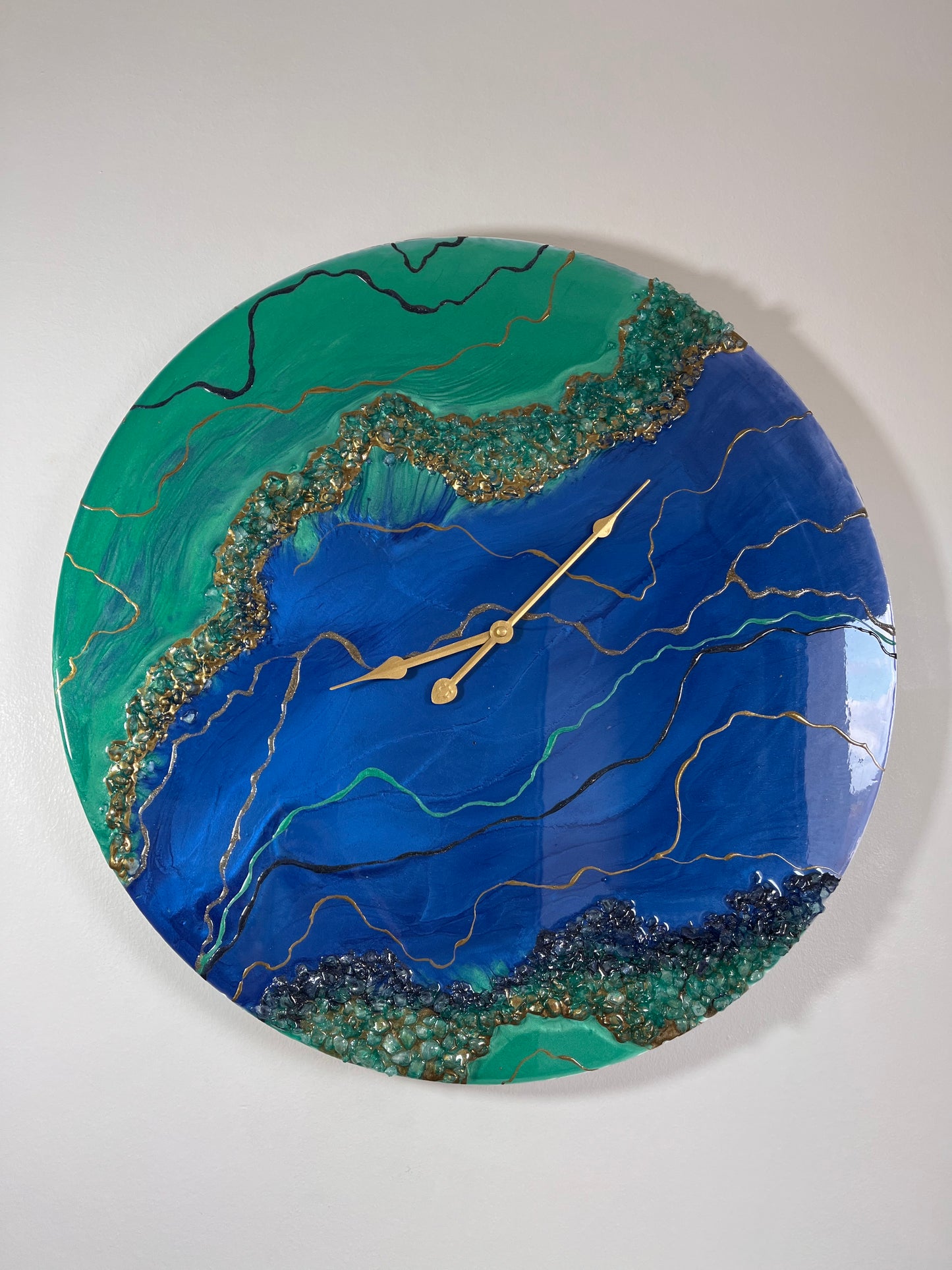 Horloge Bleu océan et vert en résine