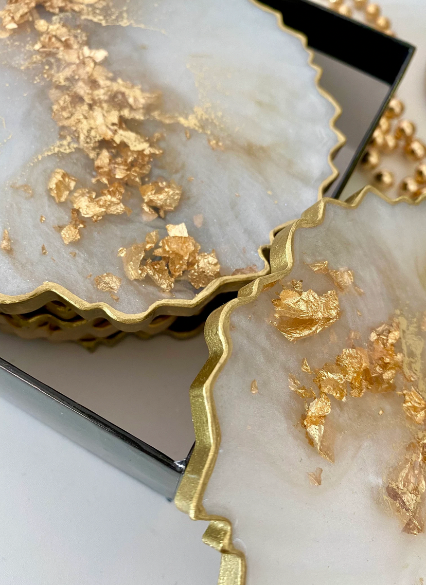 Plateau en résine blanc et or de grande et petite taille avec feuille d’or