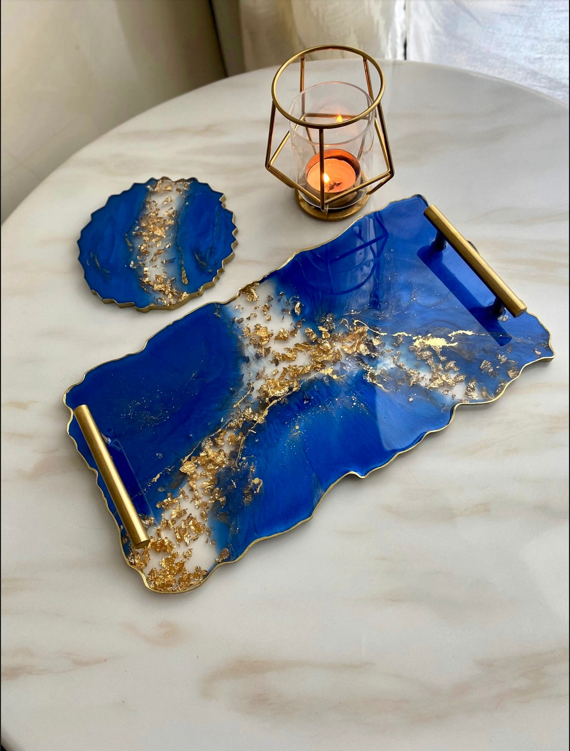 Plateau en résine Bleu royal et or de grande et petite taille avec feuille d’or